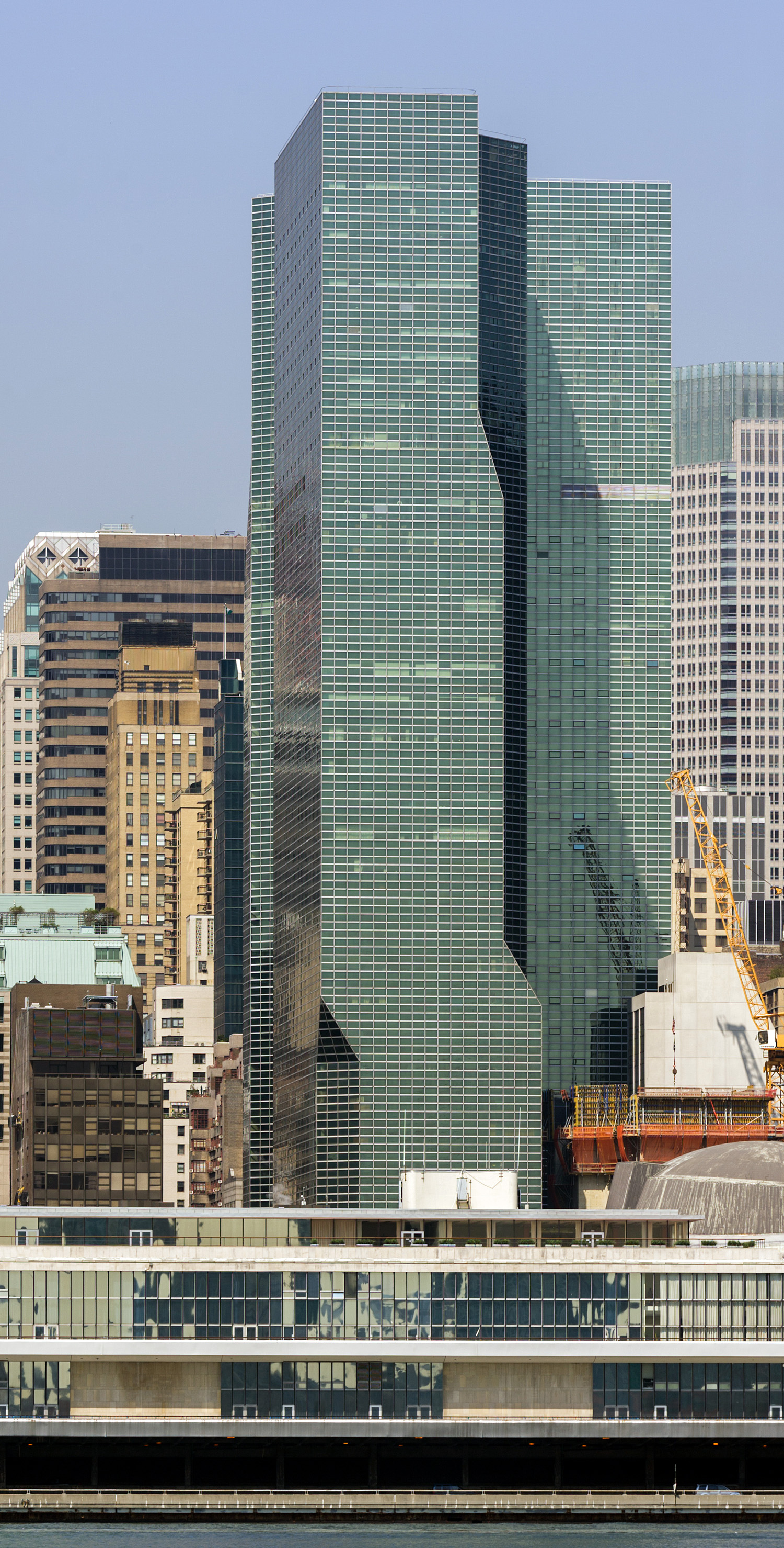 One United Nations Plaza, New York City - View from Queens. © Mathias Beinling